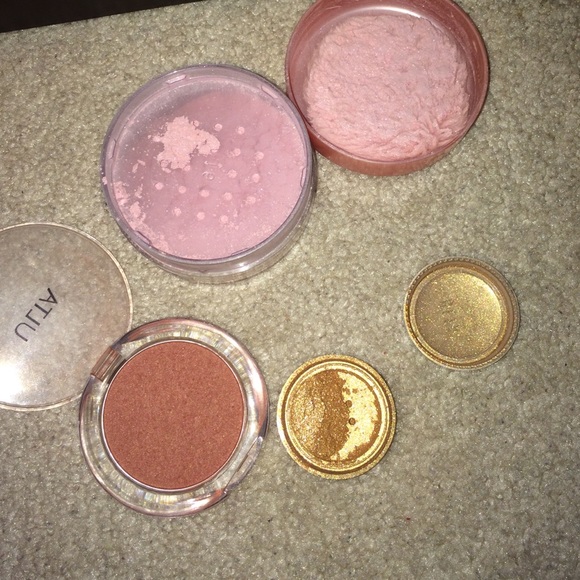 Make up bundle! - Picture 3 of 3