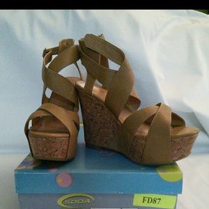 🌸JUST REDUCED🌸. Soda light tan wedge