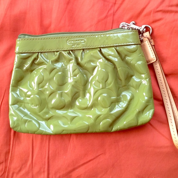 Shiny green leather Coach clutch wallet - Picture 1 of 4