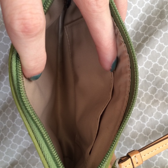 Shiny green leather Coach clutch wallet - Picture 2 of 4