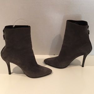 Stuart Weitzman grey suede shoe boots size 7.5