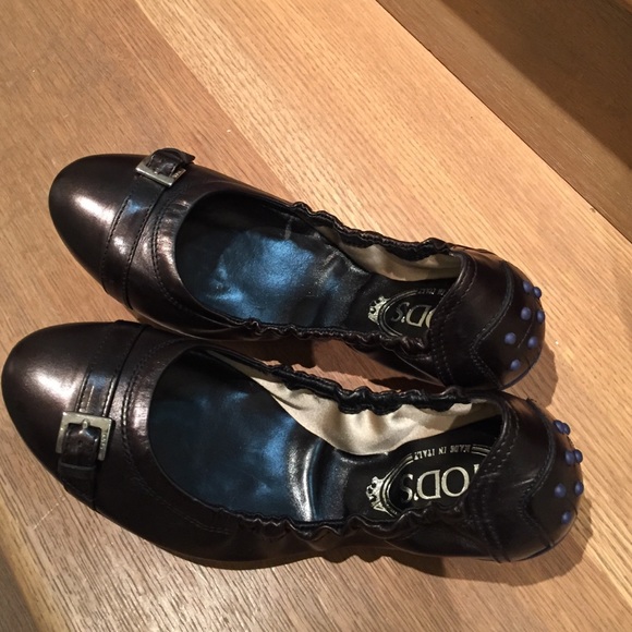 Tods bronze flats