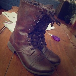 Combat boots