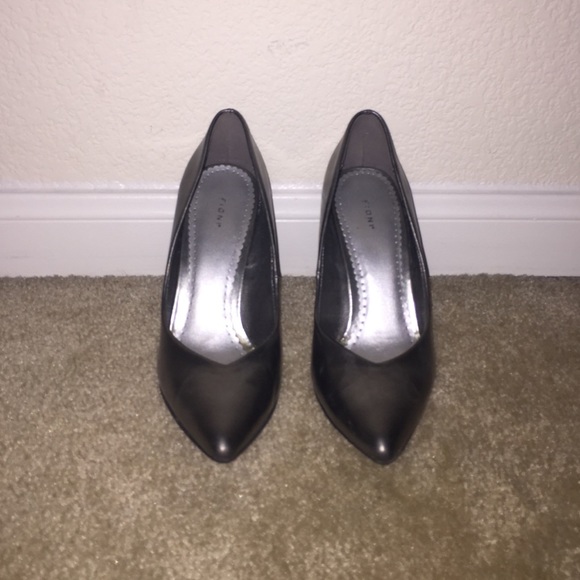 Metallic heels!!! 👠🙋