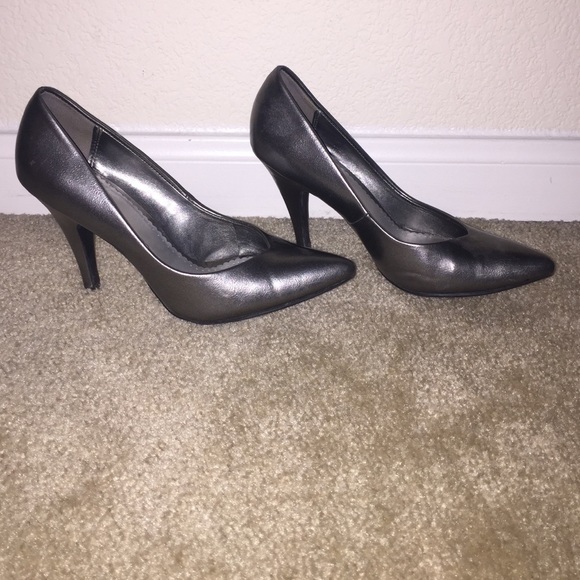 Metallic heels!!! 👠🙋 - Picture 2 of 4