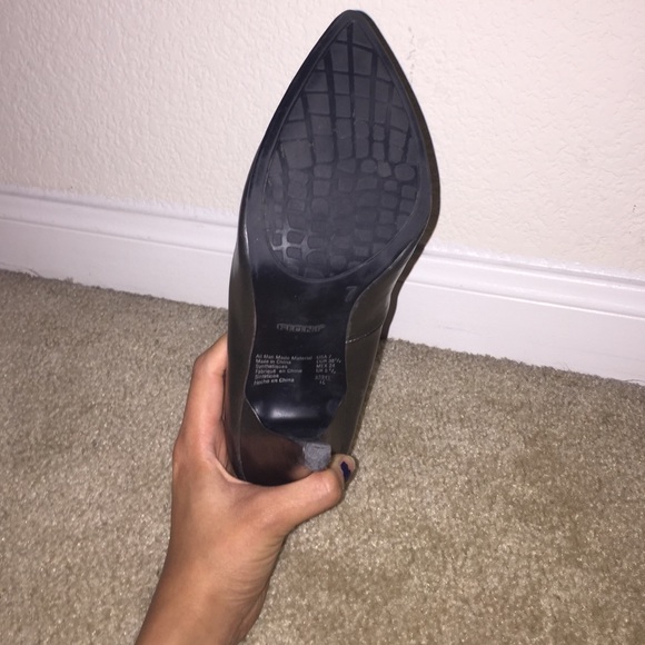 Metallic heels!!! 👠🙋 - Picture 3 of 4