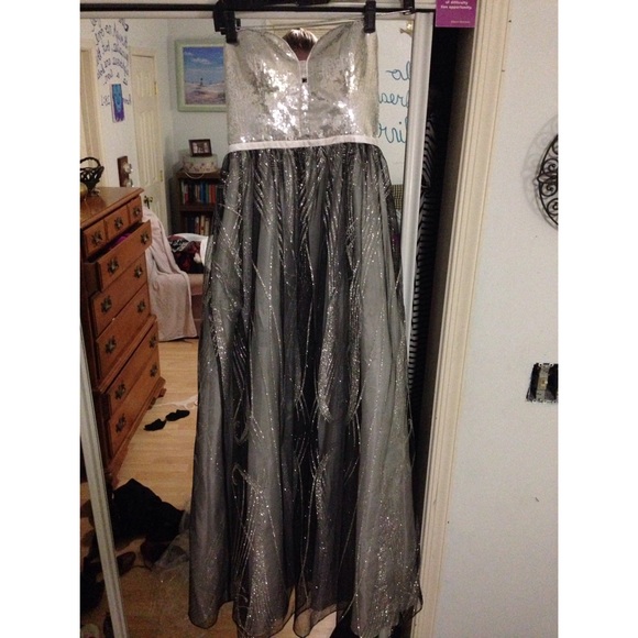 Gorgeous prom dress!! - Picture 4 of 4