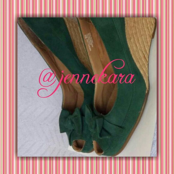 BOGO 50% OFF Cute! Aerosoles Peep Toe Wedges!