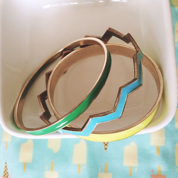 🎉HP 4/5🎉 Colorful bracelet trio. - Picture 2 of 3