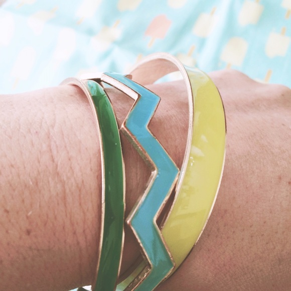 🎉HP 4/5🎉 Colorful bracelet trio. - Picture 3 of 3