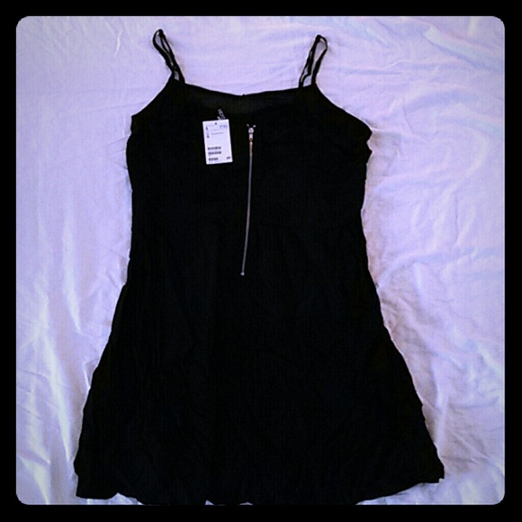 Gorgeous black front zipper dress