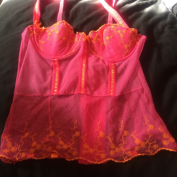 TRADED SEXY LITTLE THINGS VICTORIA SECRET SIZE 34B