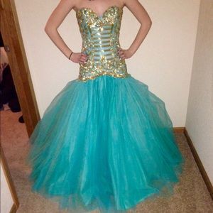 Sherri Hill prom dress