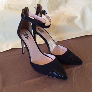 "Eleonora" Pointed Glitter Toe Ankle Strap Pumps