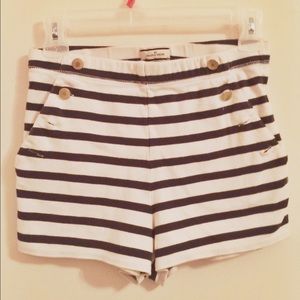 High-waisted navy/white striped n' stretchy shorts