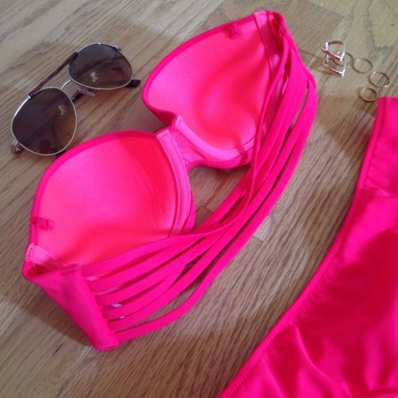 Bikini set, includes both top and bottom