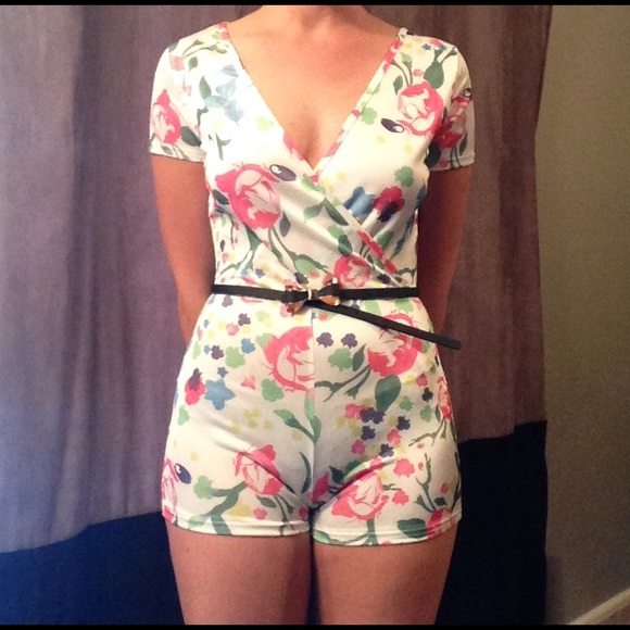 Dresses & Skirts - NWOT Floral Romper Jumpsuit