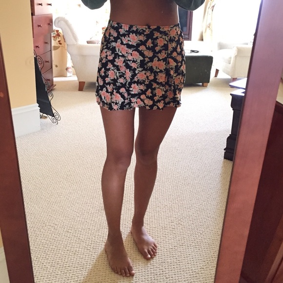 Floral Pleated Skirt - Picture 3 of 4