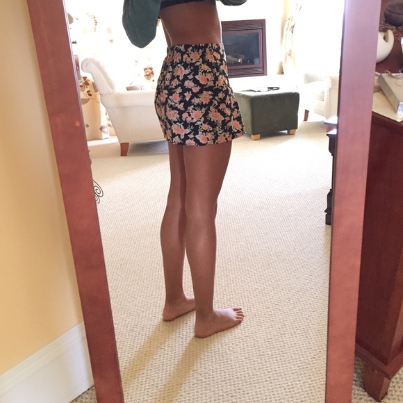 Floral Pleated Skirt - Picture 4 of 4