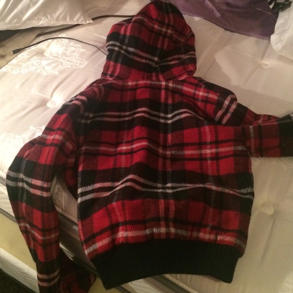 Large red and black patterned jacket, size large - Picture 2 of 3