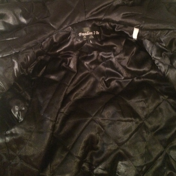 Large red and black patterned jacket, size large - Picture 3 of 3