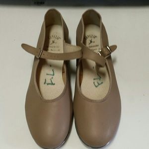 Capeezio tap shoes