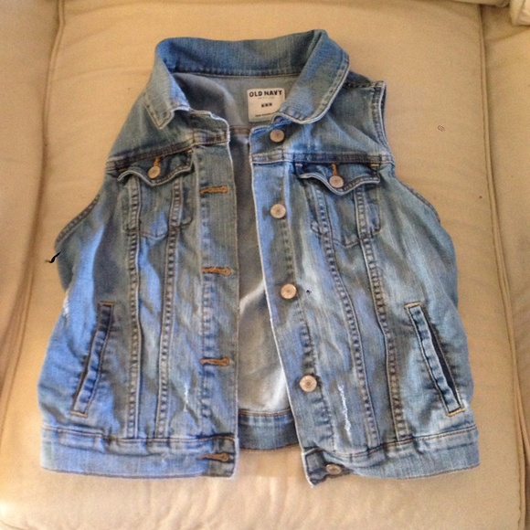 Sleeveless jean jacket