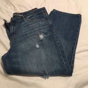 16 American Eagel boyfriend jeans. Light wash