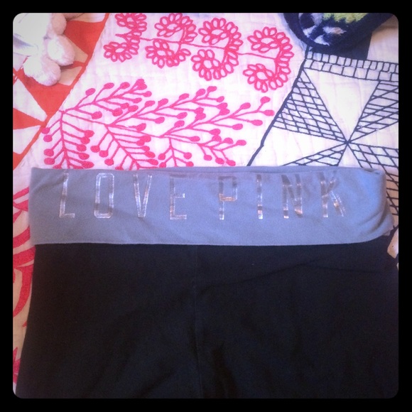 Victoria's Secret yoga pants 🎎