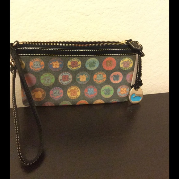 For @ jennayumyum Dooney & Bourke wristlet NWOT