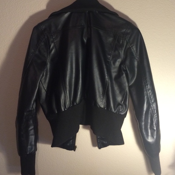 Leather jacket! - Picture 2 of 4