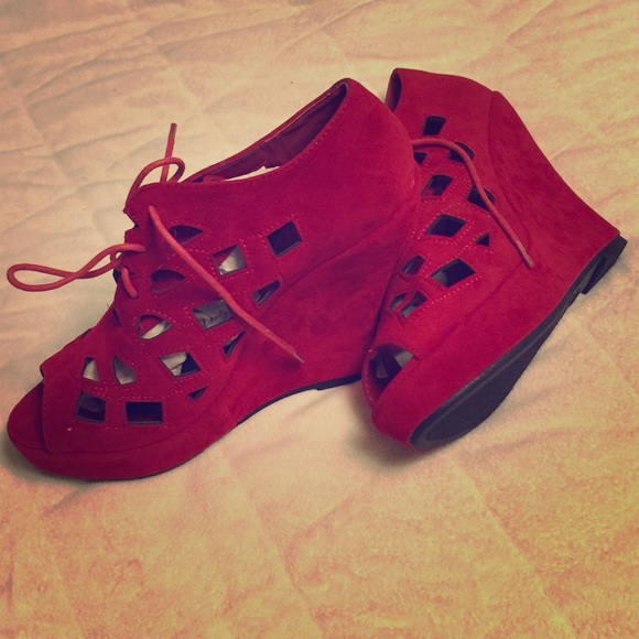 Red peep toe wedges