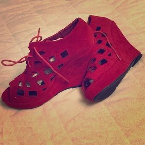 Red peep toe wedges