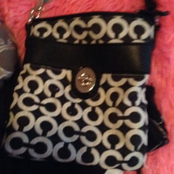Purse - Picture 1 of 2