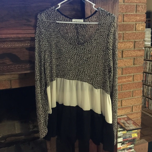 Sheer Ruffled Top NWOT - Picture 2 of 3