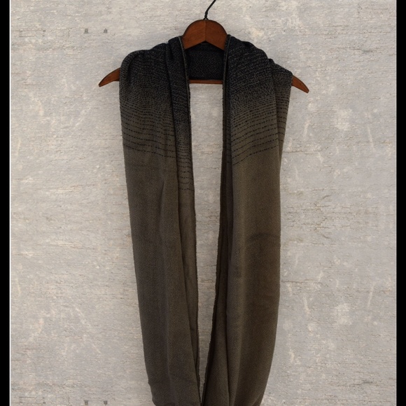 Beautiful Infinity Scarf - Picture 2 of 3