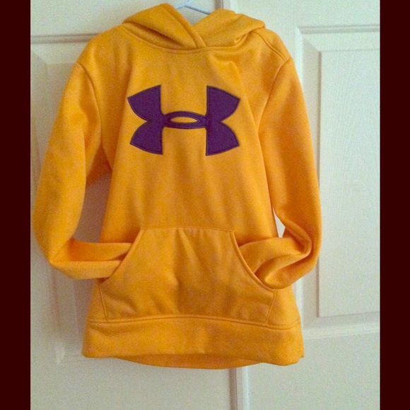 Under armour sweatshirt