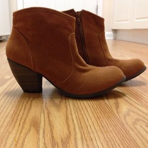 Shoedazzle booties