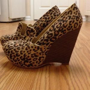 Shoedazzle wedges