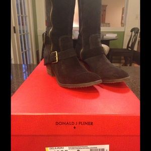 GORGEOUS Donald J. Pliner Dela riding boot.