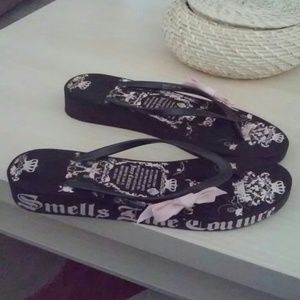 Juicy couture flip flops