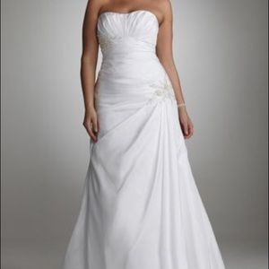New wedding dress never worn.
