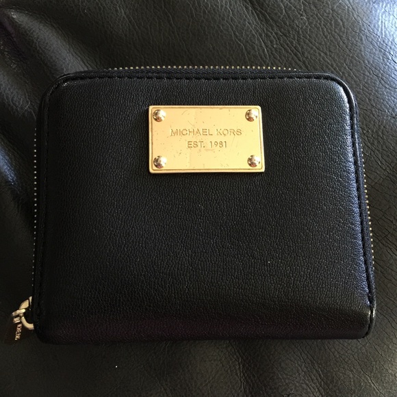 💢 SOLD 💢 Michael Kors Wallet - Picture 1 of 4