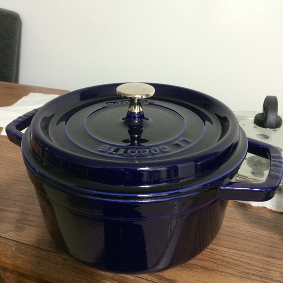 Staub cast iron 2.75 qt round cocotte