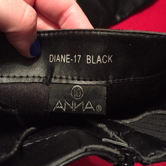 Black, lace and zip up knee high boots. - Picture 2 of 3