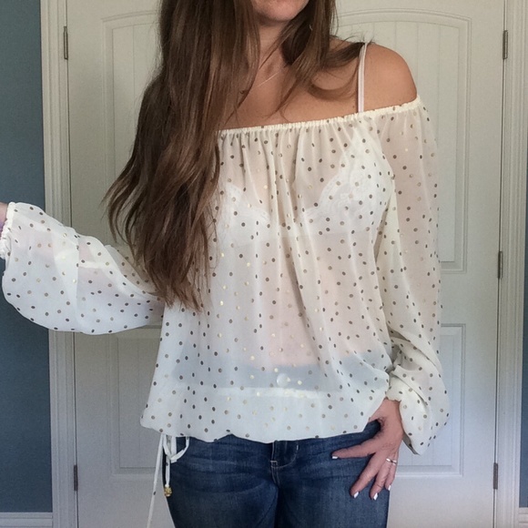 Jennifer Lopez off the shoulder top.