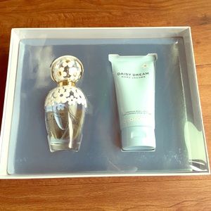 NWOT 3.4 fl of. Marc Jacobs Daisy Dream