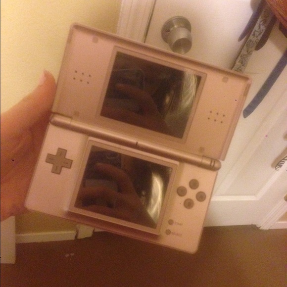 Nintendo DS - Picture 2 of 4