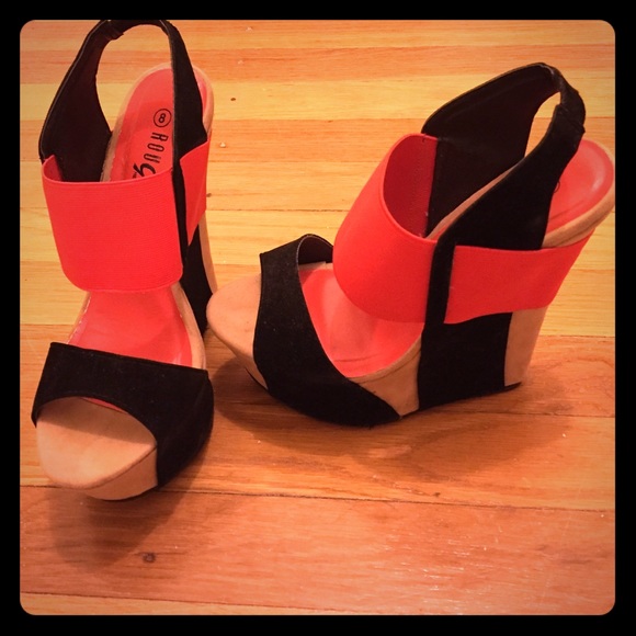Rouge Shoes - Orange and black platform wedge