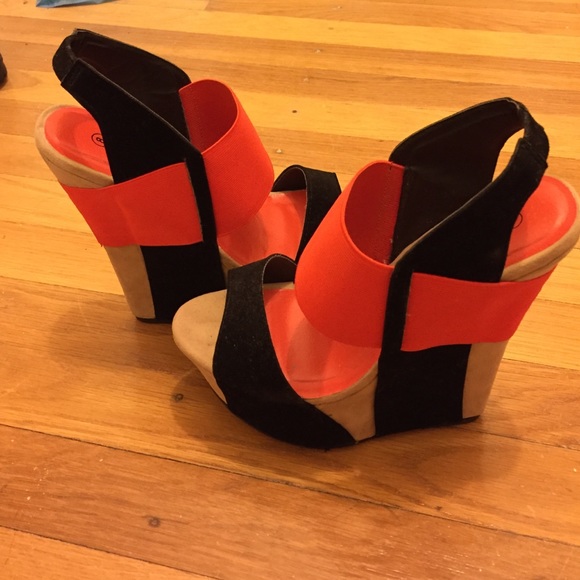 Orange and black platform wedge - Picture 2 of 2